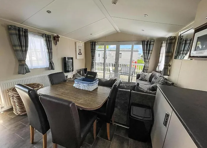 Lovely 6 Berth, Dog Friendly Caravan For Hire In Norfolk Ref 50011Ae