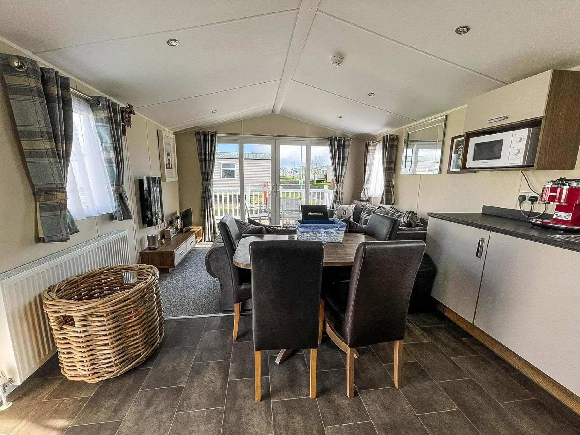 Lovely 6 Berth, Dog Friendly Caravan For Hire In Norfolk Ref 50011ae Campeggio