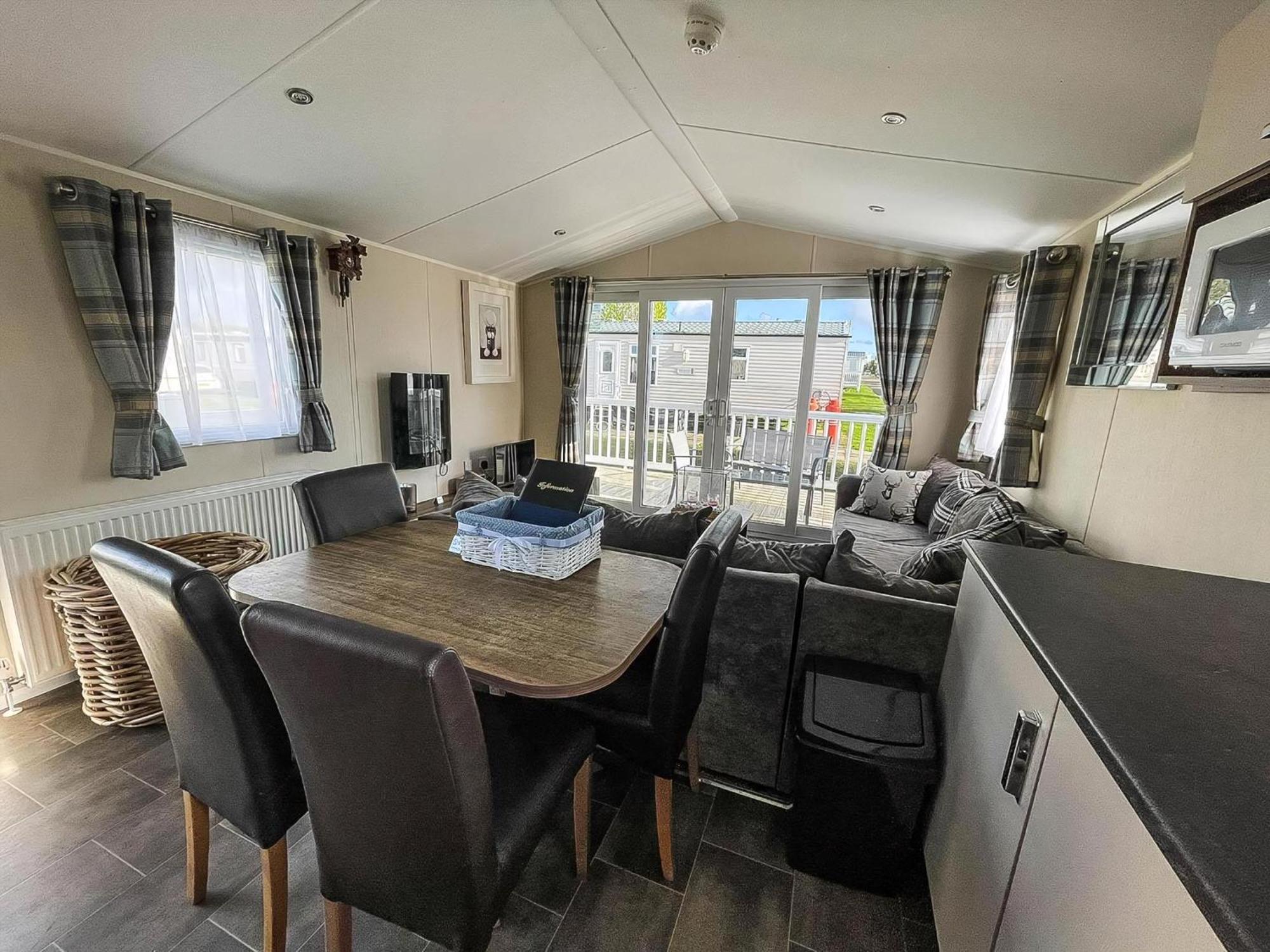 Campeggio Lovely 6 Berth, Dog Friendly Caravan For Hire In Norfolk Ref 50011ae Great Yarmouth