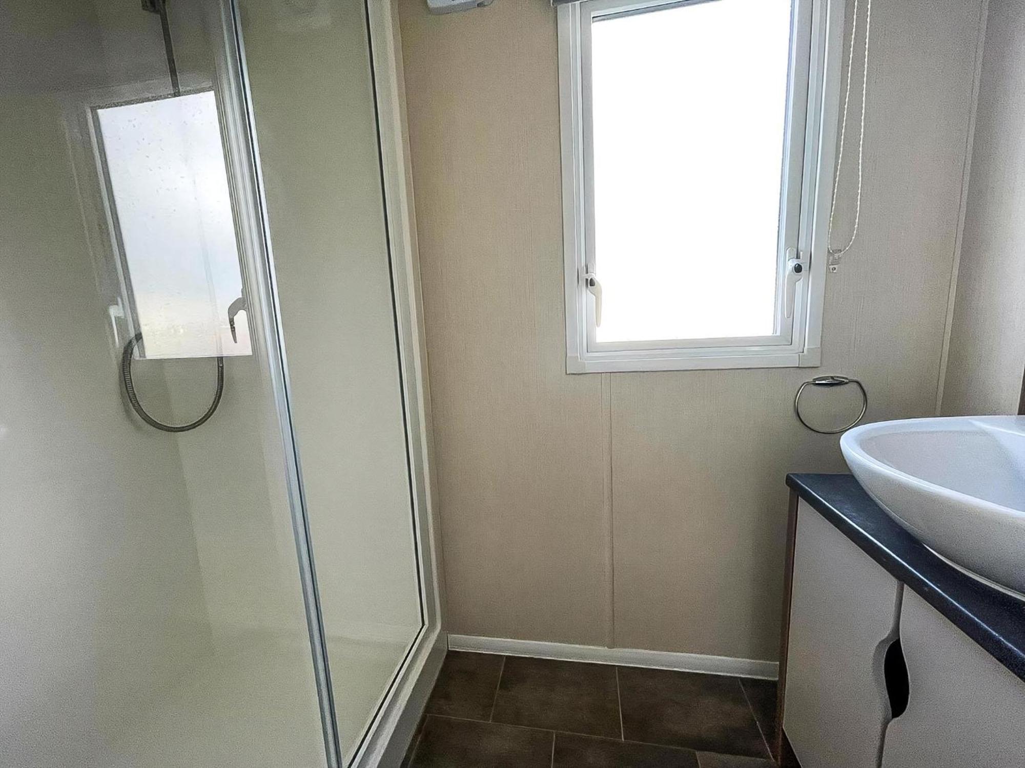 Lovely 6 Berth, Dog Friendly Caravan For Hire In Norfolk Ref 50011ae Campeggio