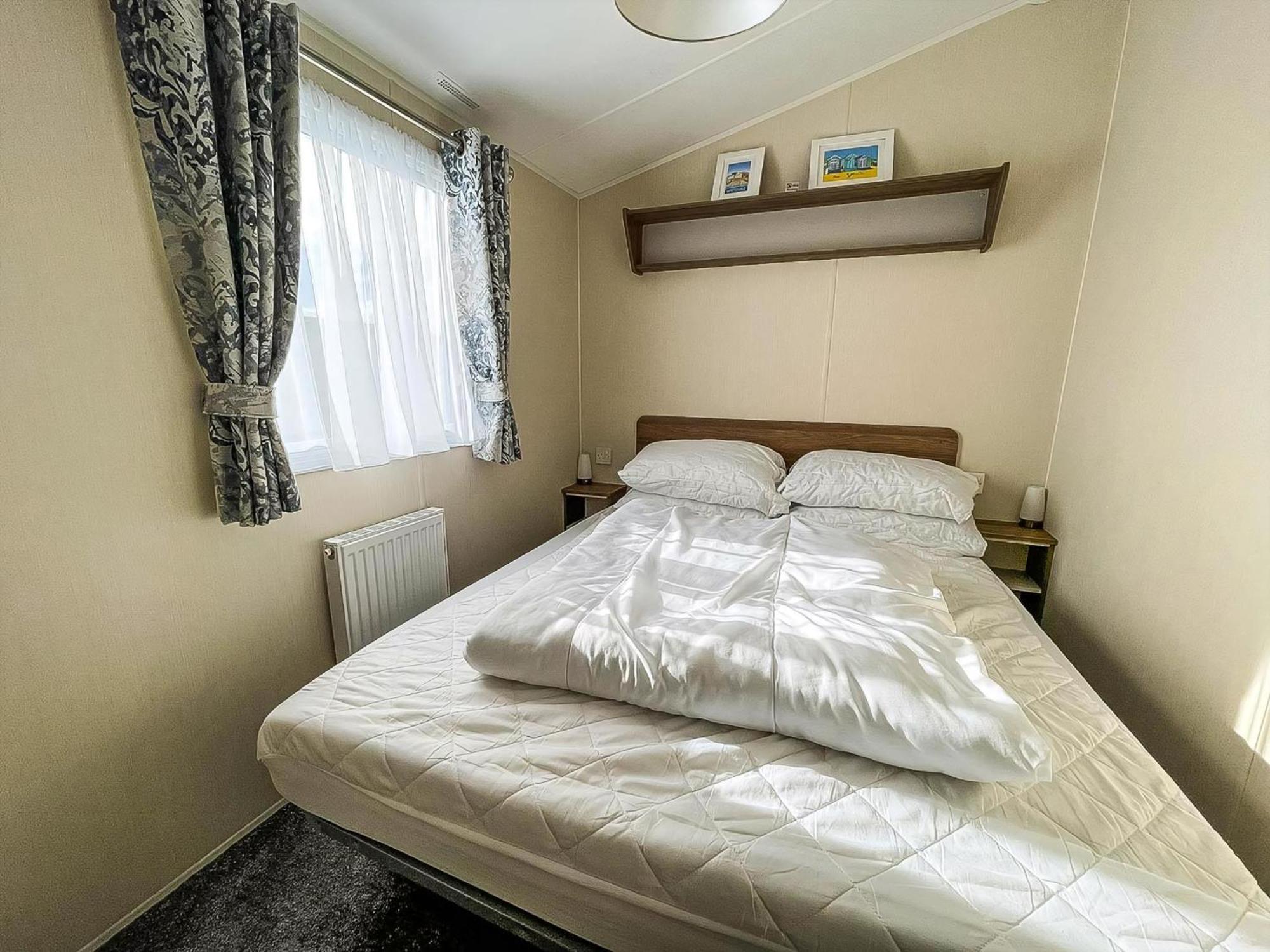 Lovely 6 Berth, Dog Friendly Caravan For Hire In Norfolk Ref 50011ae Great Yarmouth